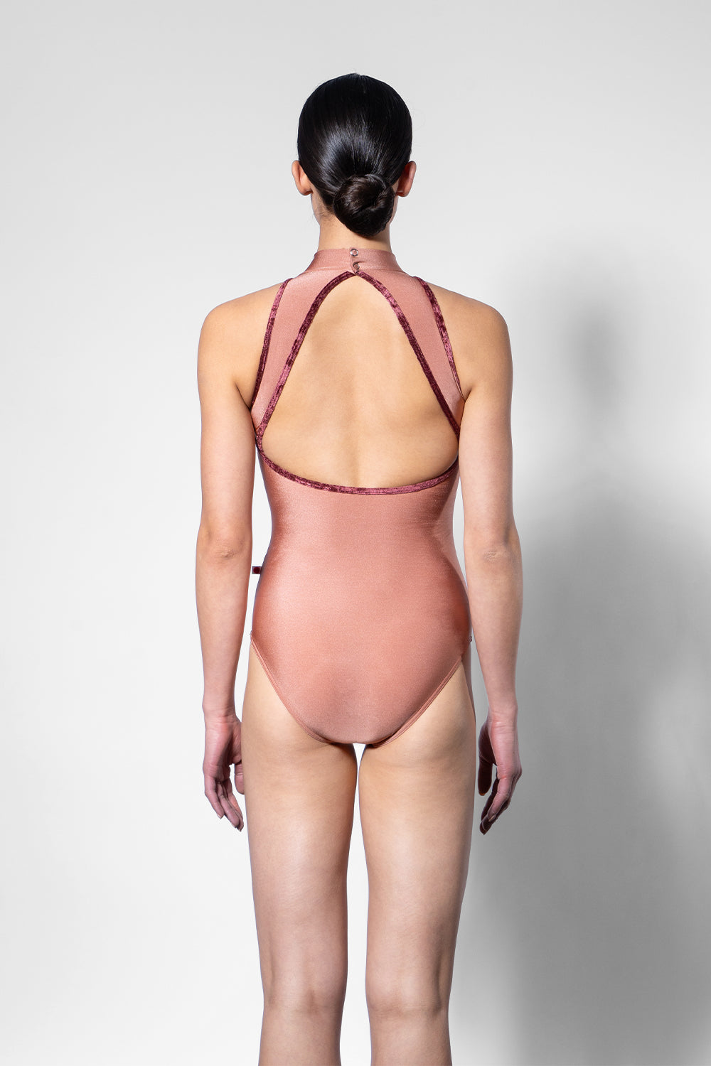 Noe leotard in N-Rosewood body color with CV-Garnet trim color