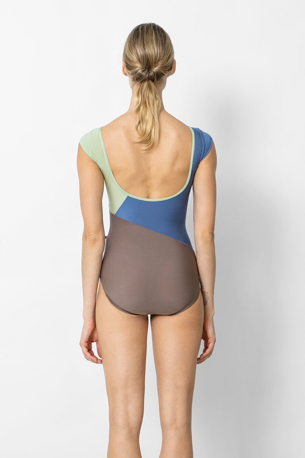 Linear leotard in N-Star bottom color with N-Arctic and N-Ginko top colors