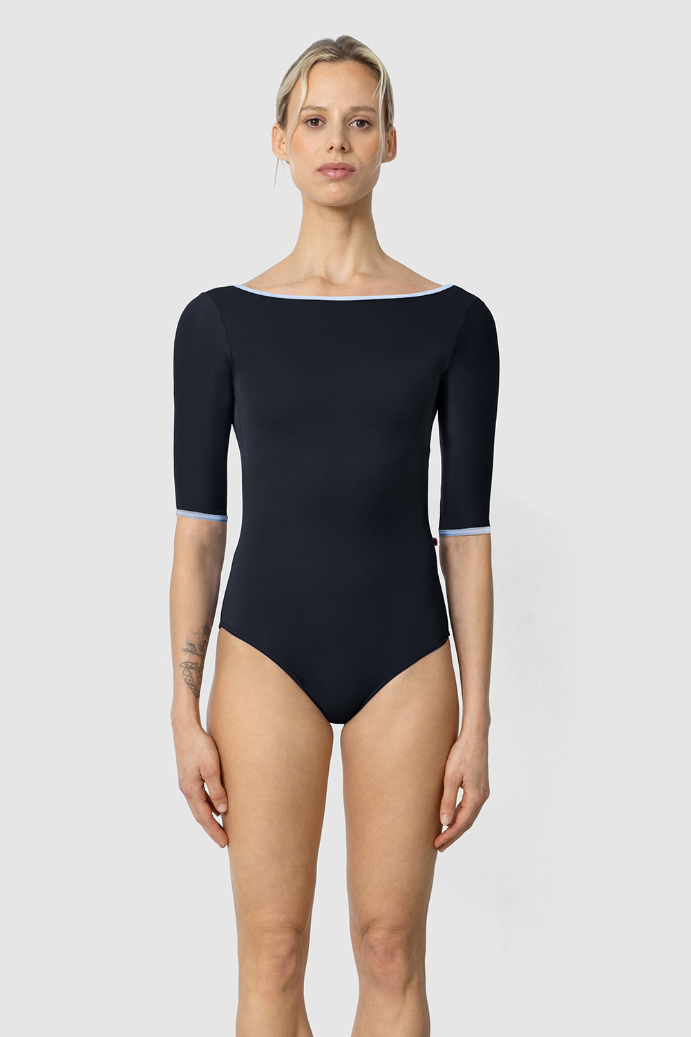 Sofiane leotard in N-Black body color with 3Q Sleeves and V-Serenade trim color